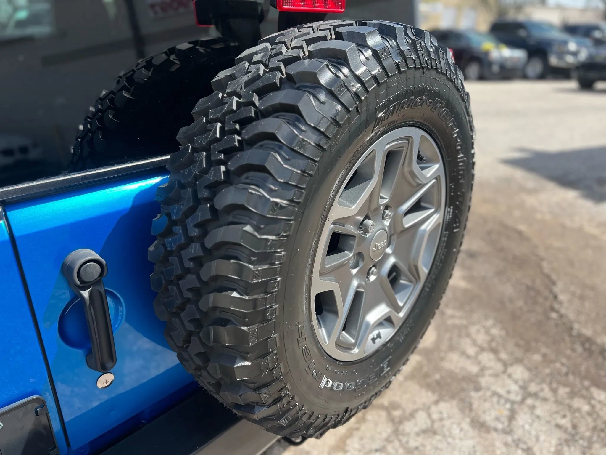 Used 2016 Jeep Wrangler Unlimited Rubicon w/ Connectivity Group image 6