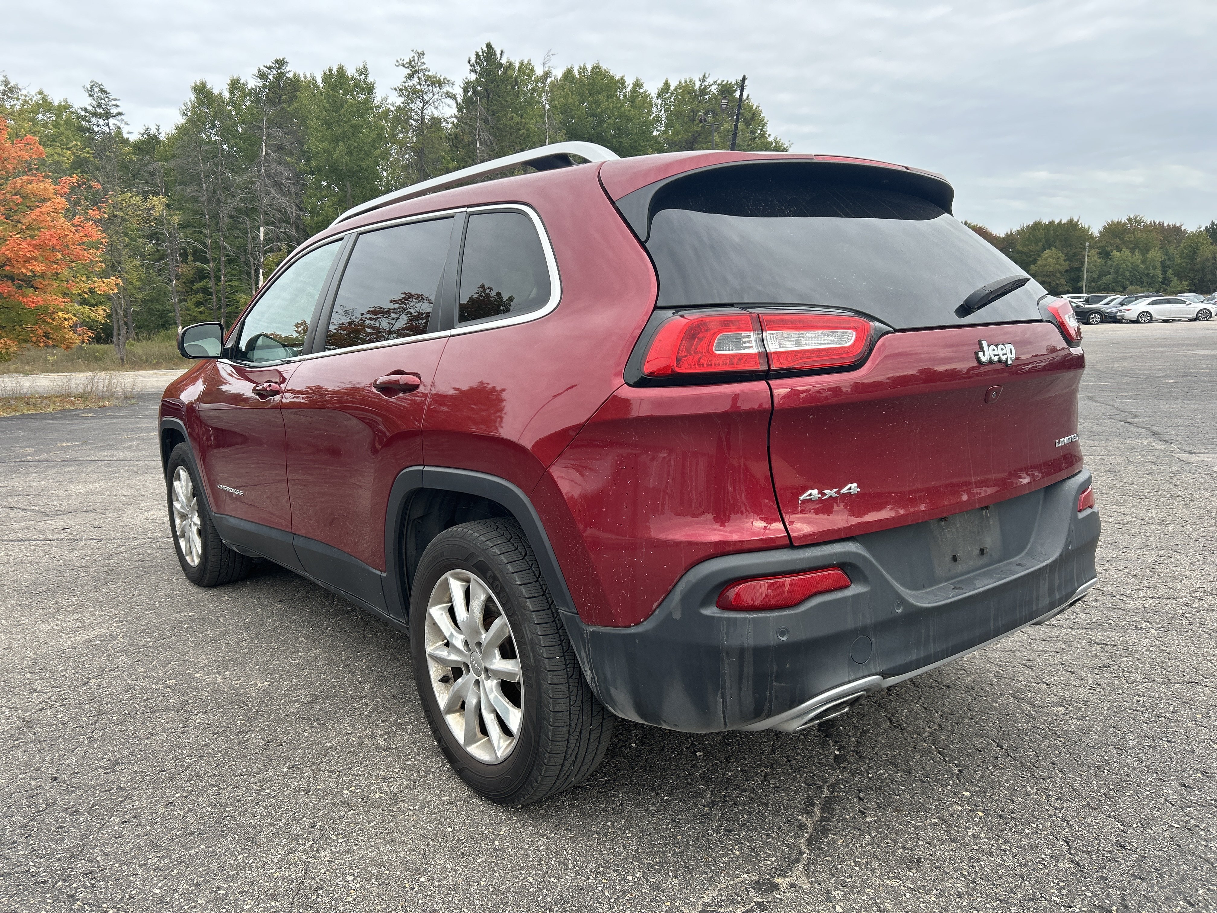 Used 2016 Jeep Cherokee Limited AWD/4WD image 6