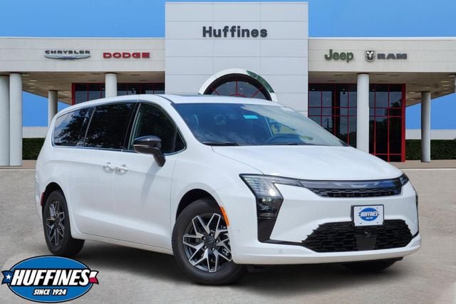 New 2027 Chrysler Pacifica Limited FWD image 1