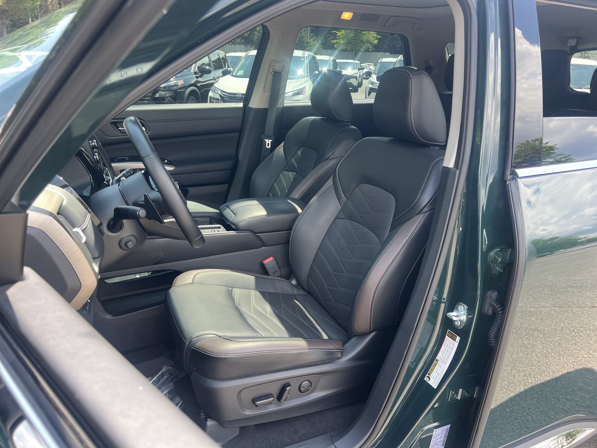 Certified 2025 Nissan Pathfinder Platinum FWD image 20