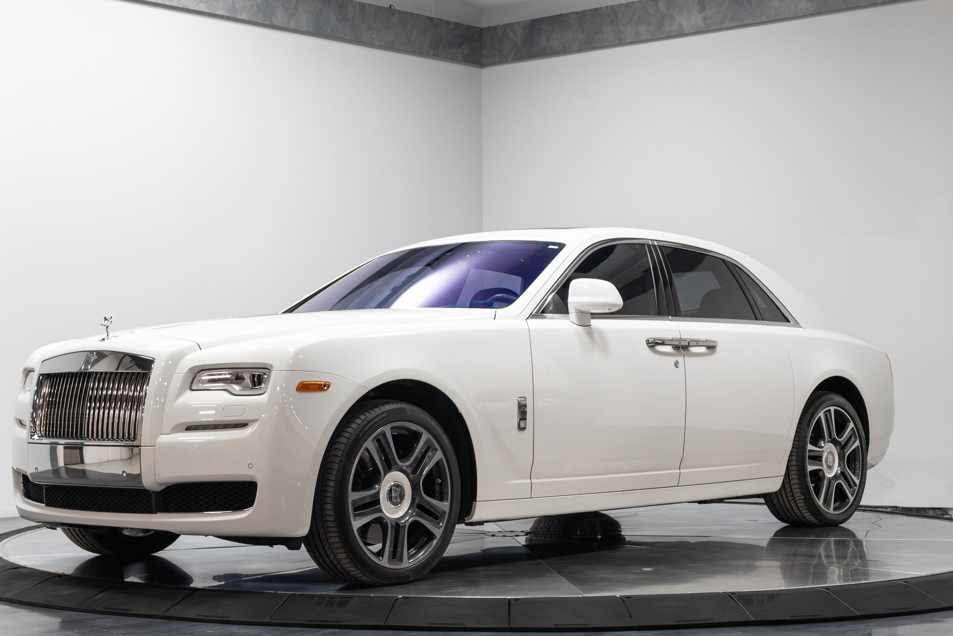 Used 2016 Rolls-Royce Ghost image 4