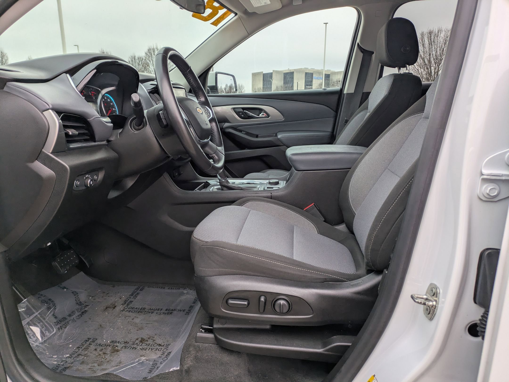 Used 2018 Chevrolet Traverse LT image 12