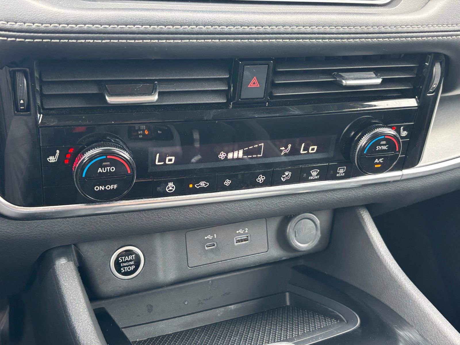 Used 2022 Nissan Rogue SV w/ SV Premium Package image 23