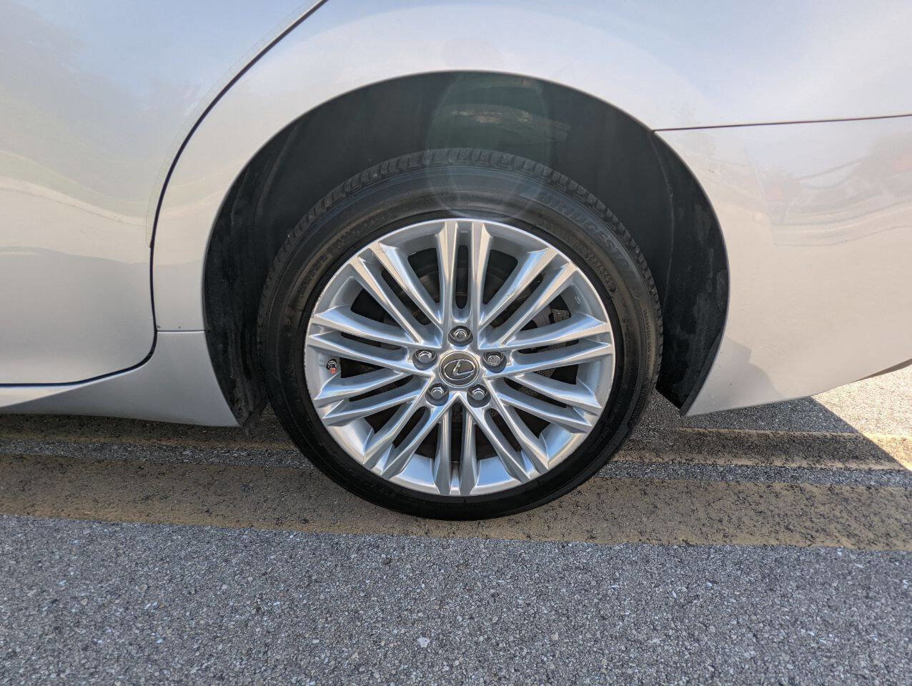 Used 2014 Lexus ES 350 Base 4dr Sedan w/ Luxury Package image 29