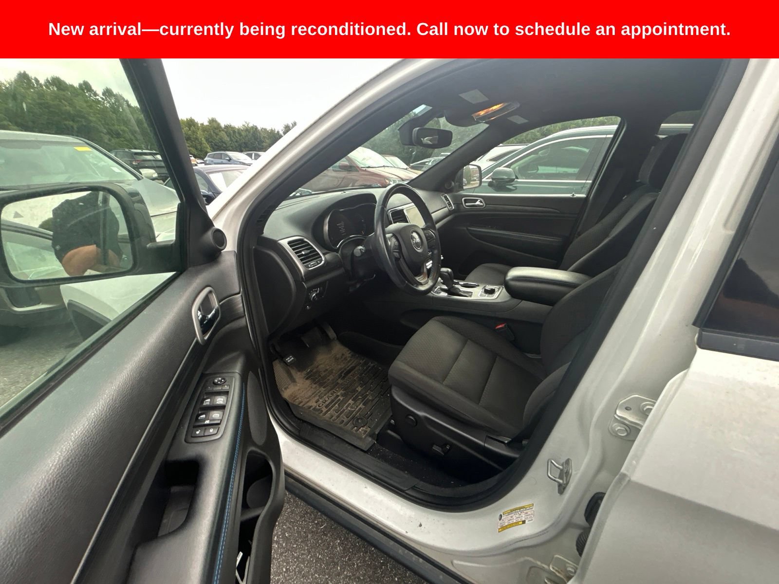 Used 2020 Jeep Grand Cherokee Laredo AWD/4WD image 14