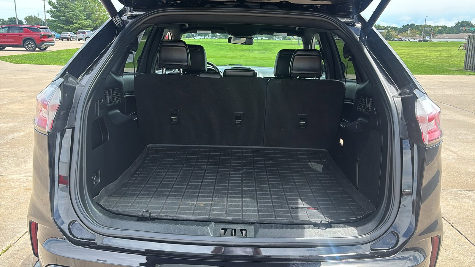 Used 2021 Ford Edge ST image 28