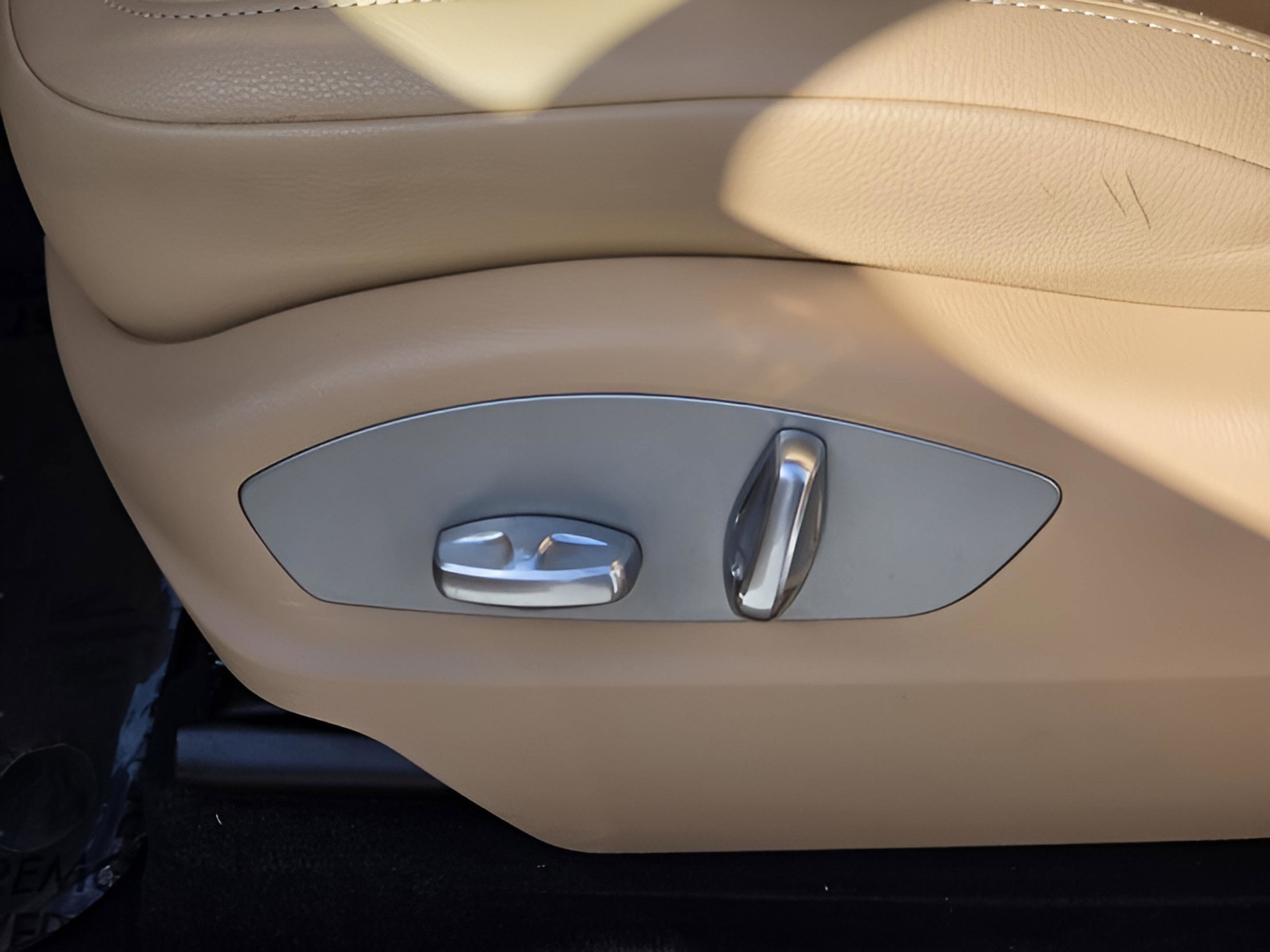 Used 2018 Porsche Macan Base image 15