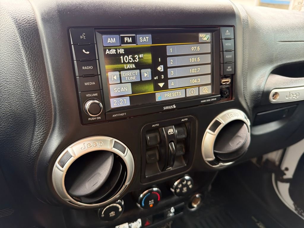 Used 2016 Jeep Wrangler Unlimited Sahara w/ Connectivity Group image 13