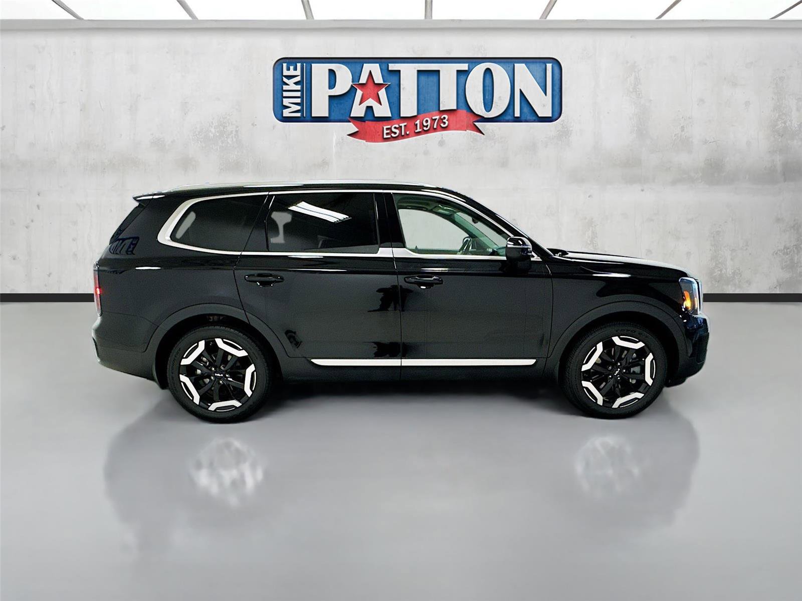 Used 2024 Kia Telluride EX w/ EX Captain's Chair Package FWD image 8
