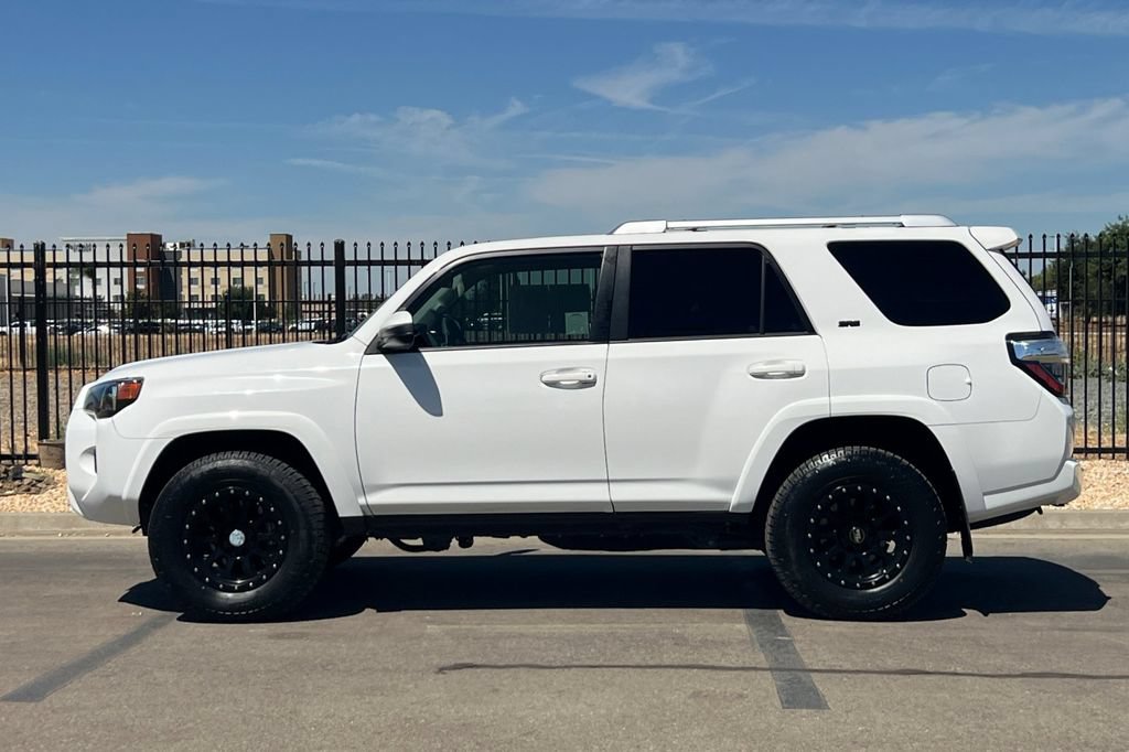 Certified 2018 Toyota 4Runner SR5 AWD/4WD image 9