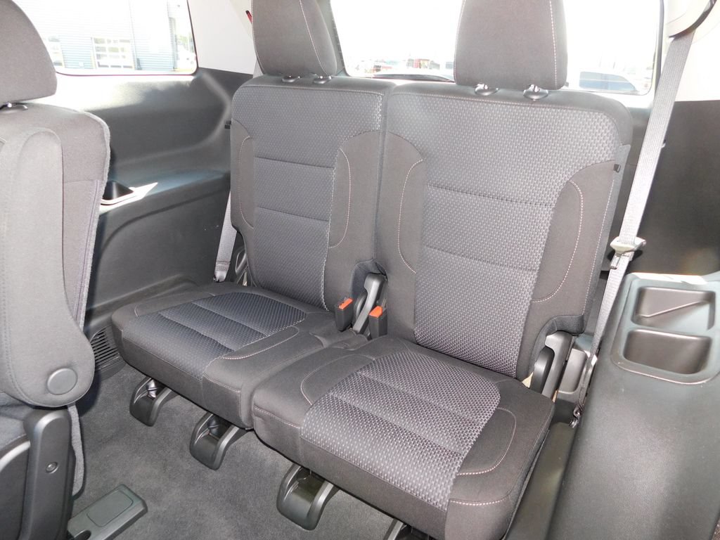 Used 2023 GMC Acadia SLE w/ Driver Convenience Package FWD image 33