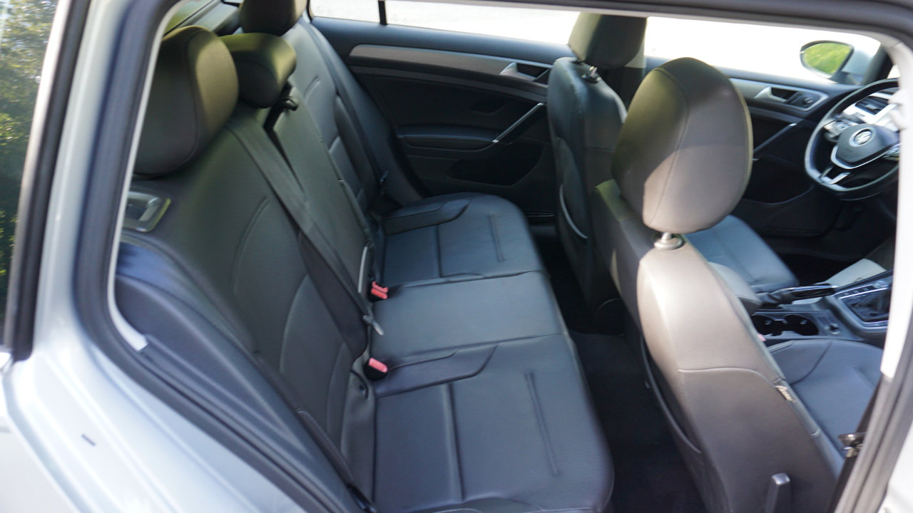 Used 2015 Volkswagen Golf S image 22