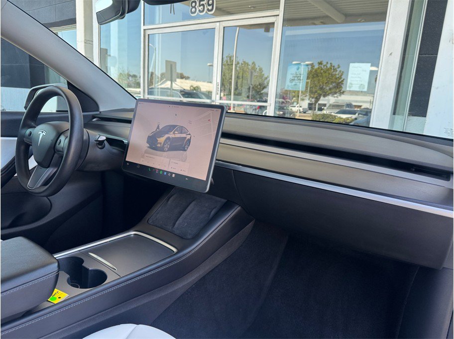 Used 2022 Tesla Model Y Long Range AWD/4WD image 18