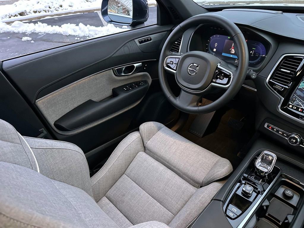 Used 2025 Volvo XC90 T8 Ultra image 33