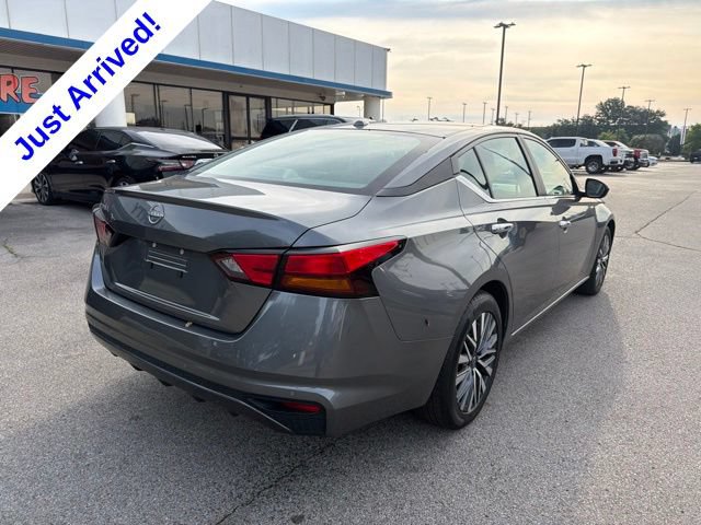 Used 2025 Nissan Altima 2.5 SV FWD image 3