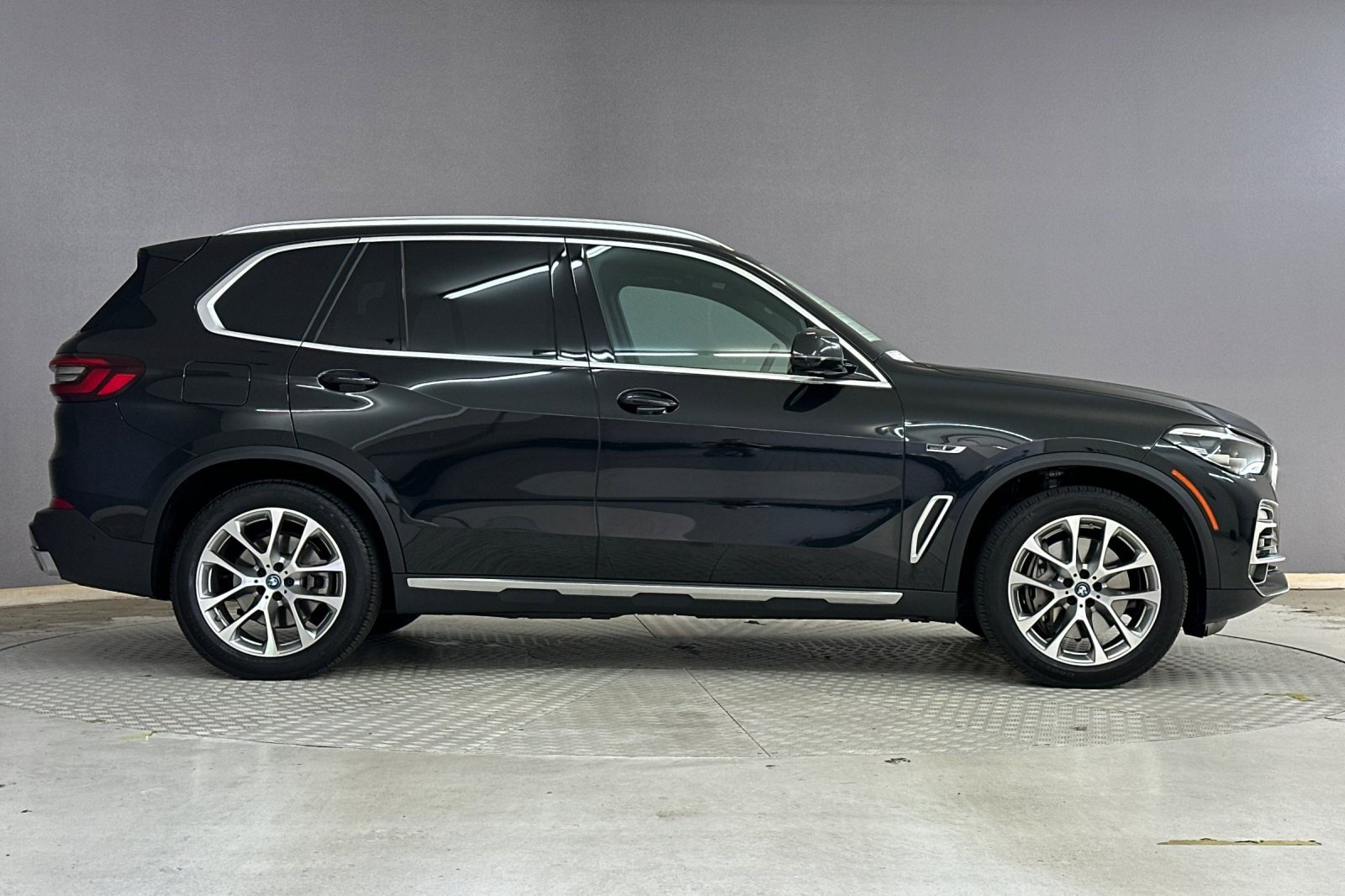 Used 2023 BMW X5 xDrive45e w/ Climate Comfort Package AWD/4WD image 7