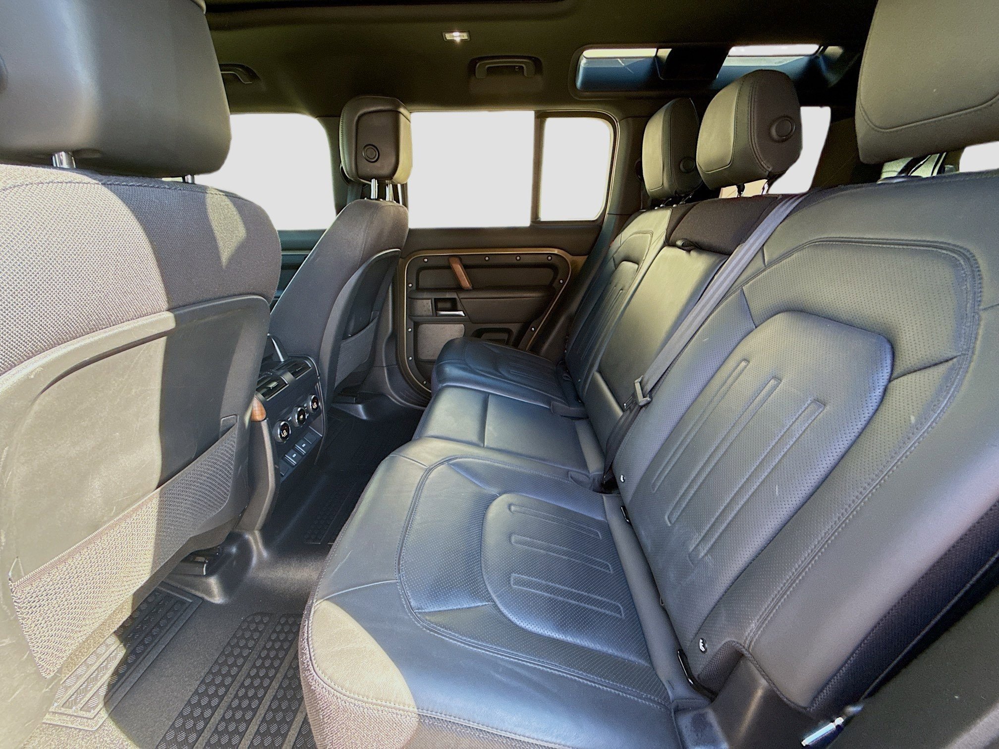 Used 2023 Land Rover Defender 110 X image 23