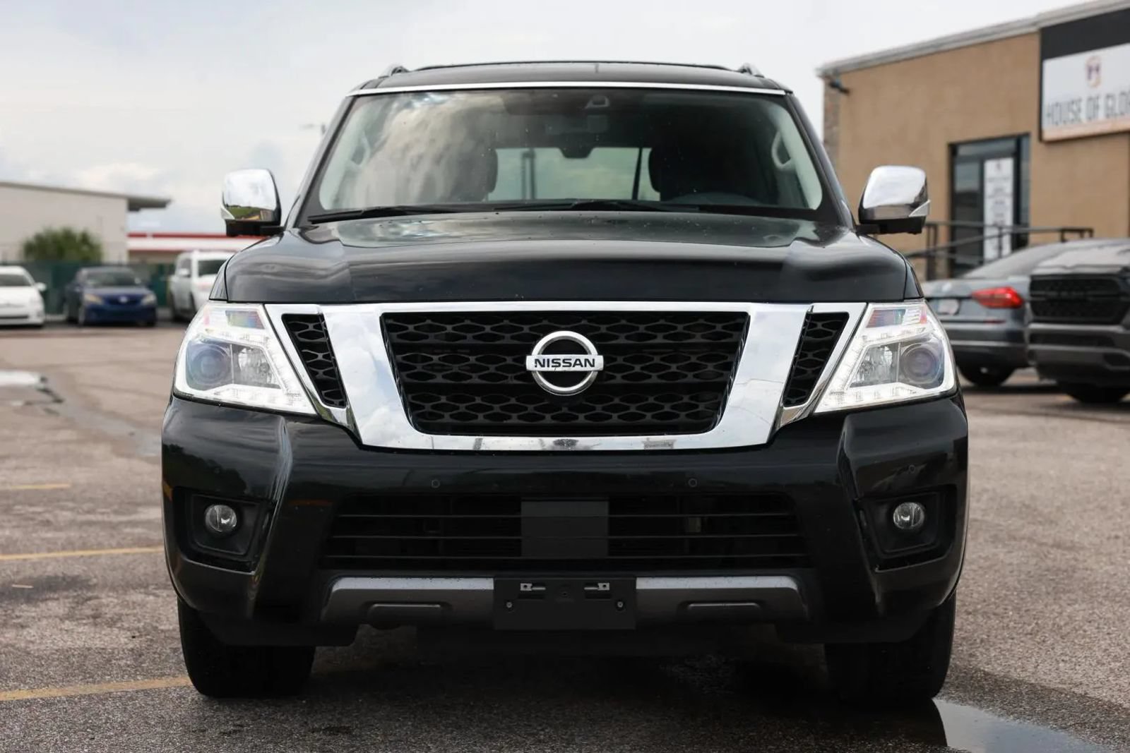 Used 2019 Nissan Armada Platinum w/ Captain's Chairs Package RWD image 3