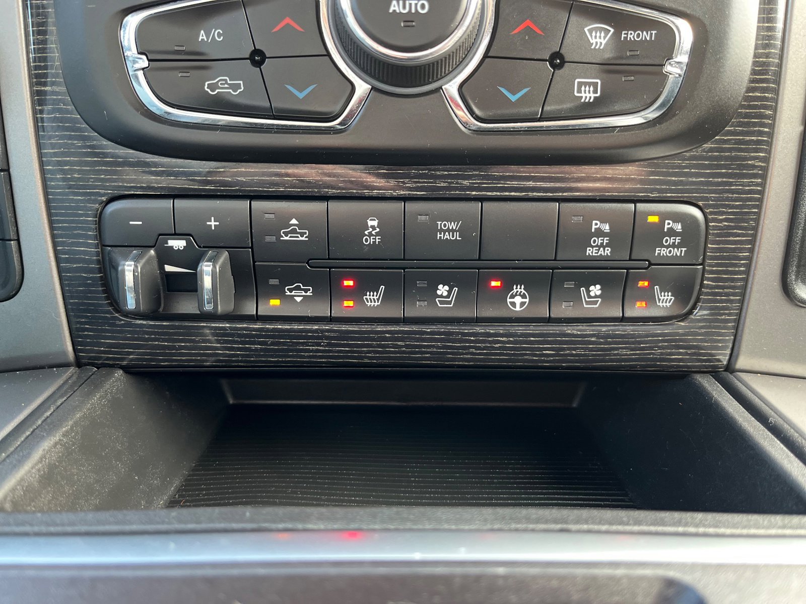 Used 2014 RAM 1500 Limited AWD/4WD image 34