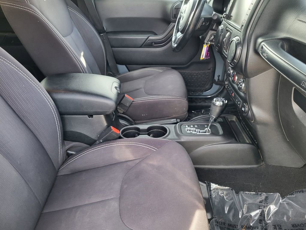 Used 2014 Jeep Wrangler Unlimited Rubicon w/ Connectivity Group image 14