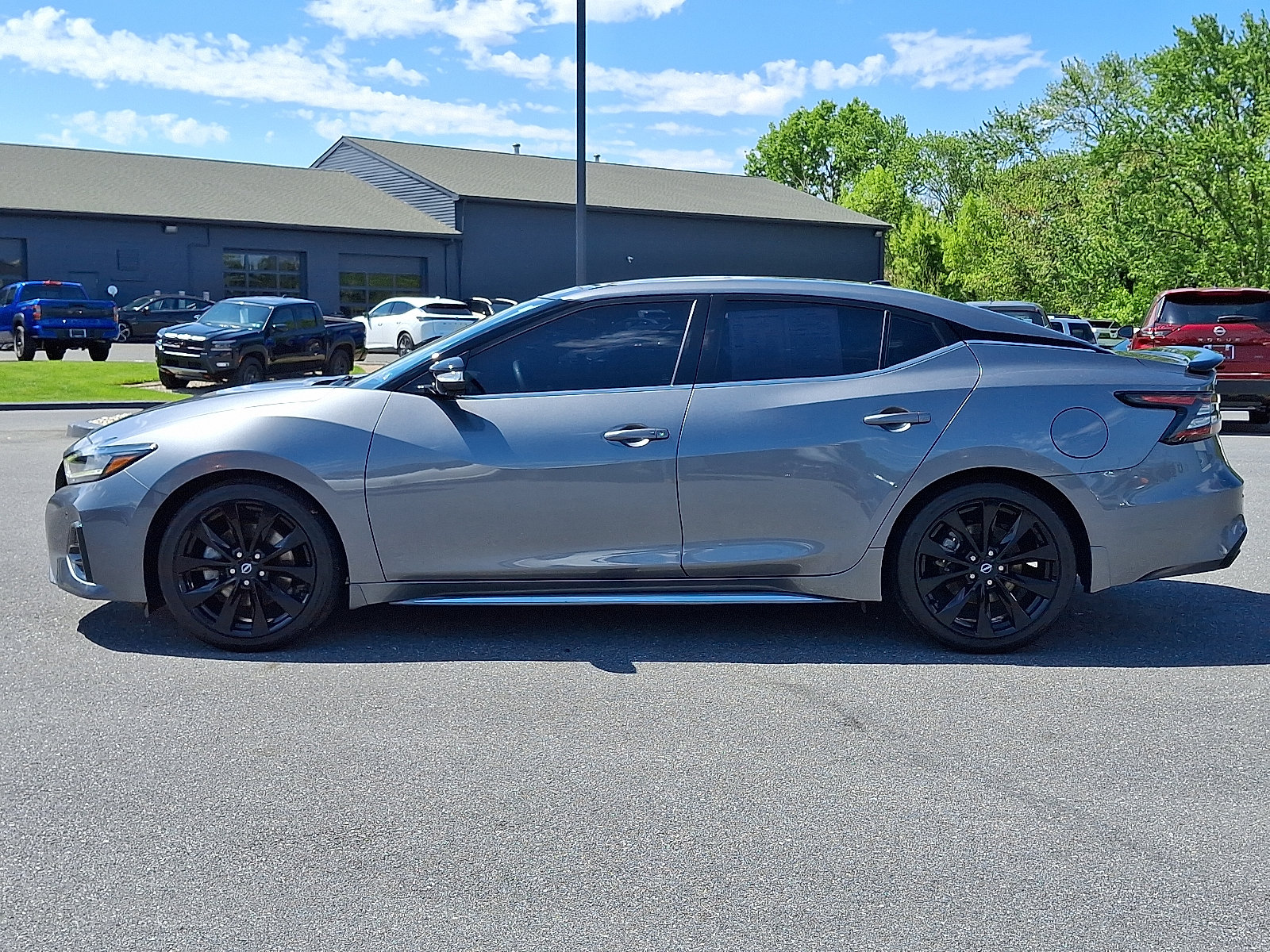 Certified 2023 Nissan Maxima SR w/ Sport Mat Group FWD image 5