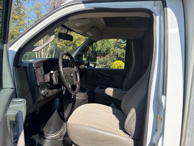 Used 2022 Chevrolet Express 3500 w/ Power Convenience Package RWD image 17
