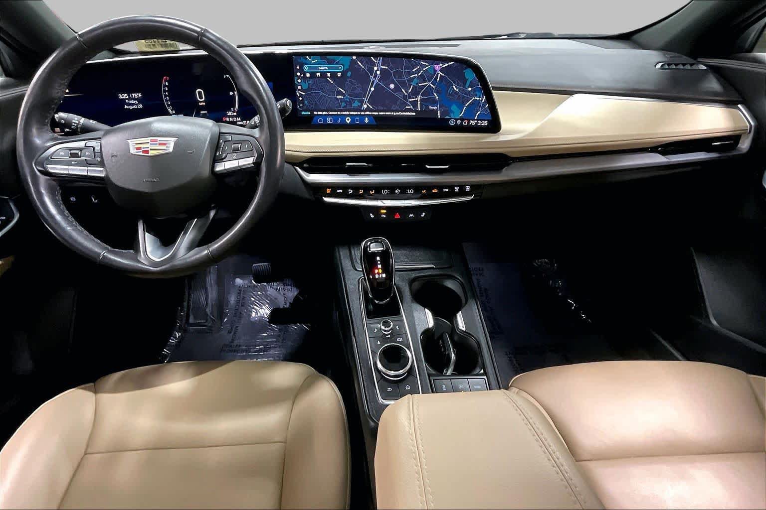 Used 2024 Cadillac XT4 Luxury w/ Cold Weather Package AWD/4WD image 16