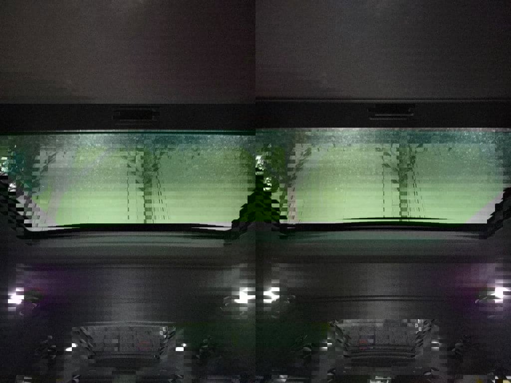 New 2026 Land Rover Defender 130 X-Dynamic SE image 28