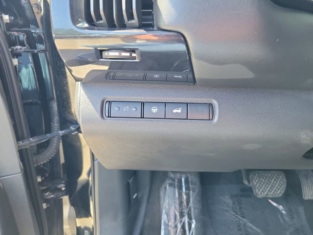 Used 2025 Nissan Pathfinder SV image 14