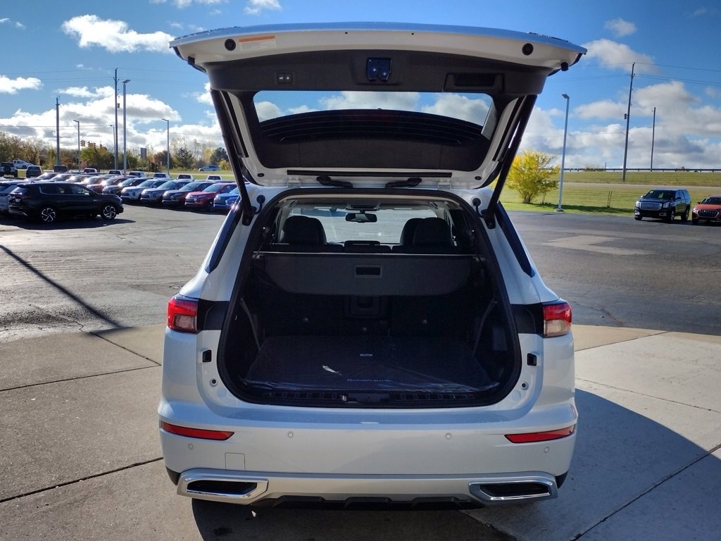 New 2025 Mitsubishi Outlander SE image 17