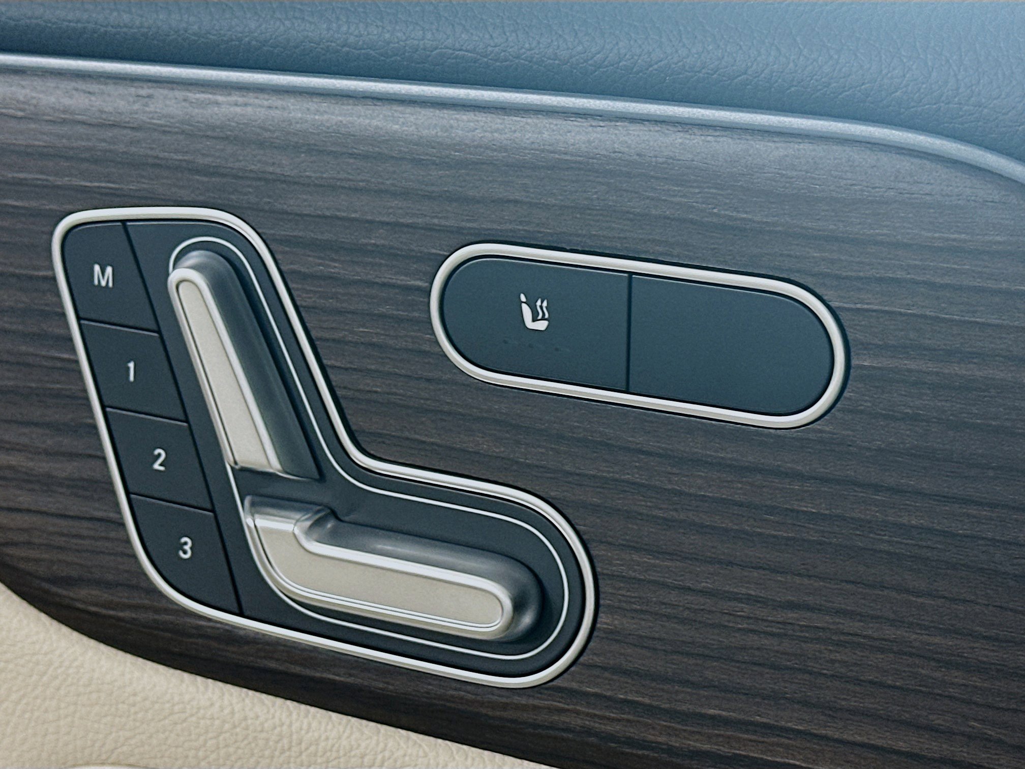 Certified 2025 Mercedes-Benz GLB 250 4MATIC image 26