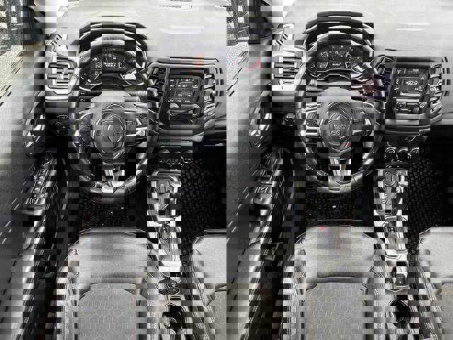 Used 2018 Jeep Compass Latitude w/ Cold Weather Group image 18