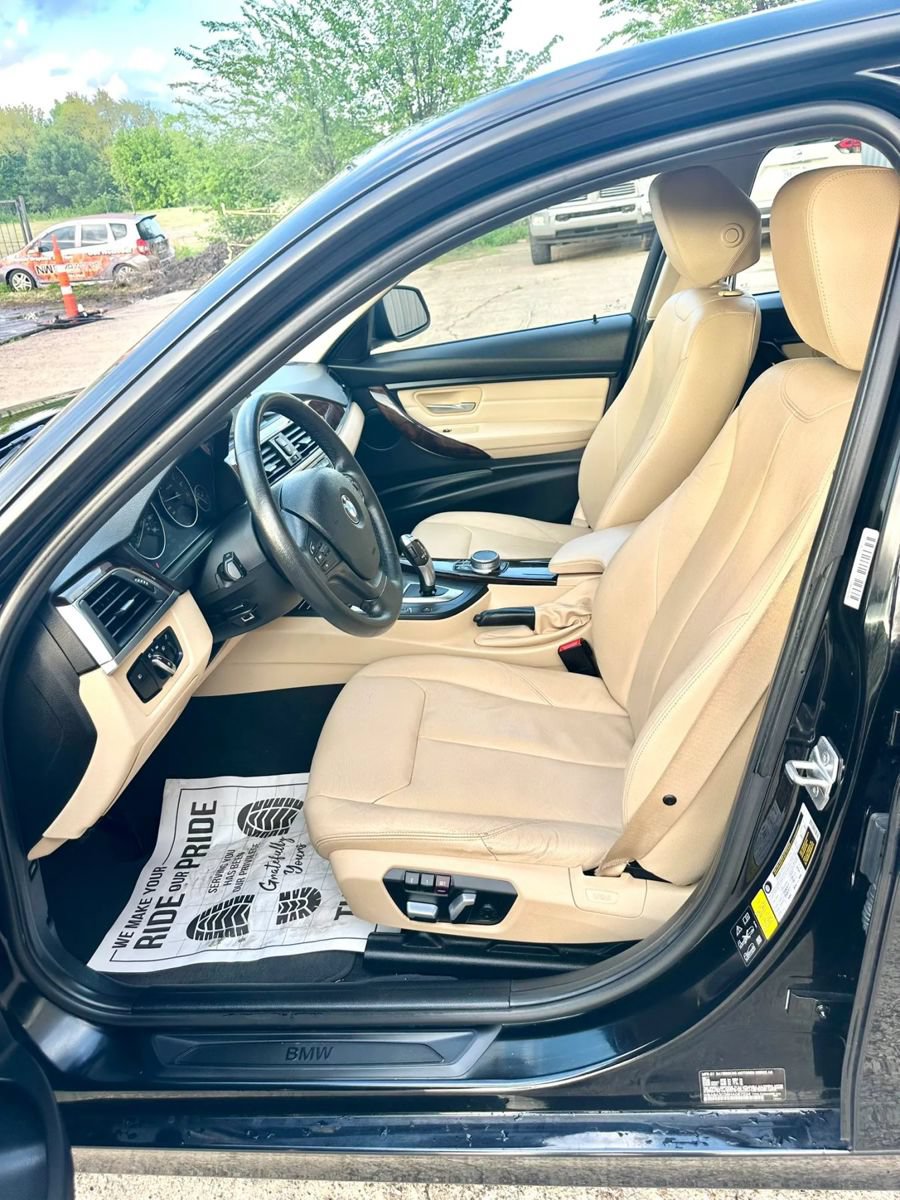 Used 2017 BMW 320i xDrive Sedan AWD/4WD image 10