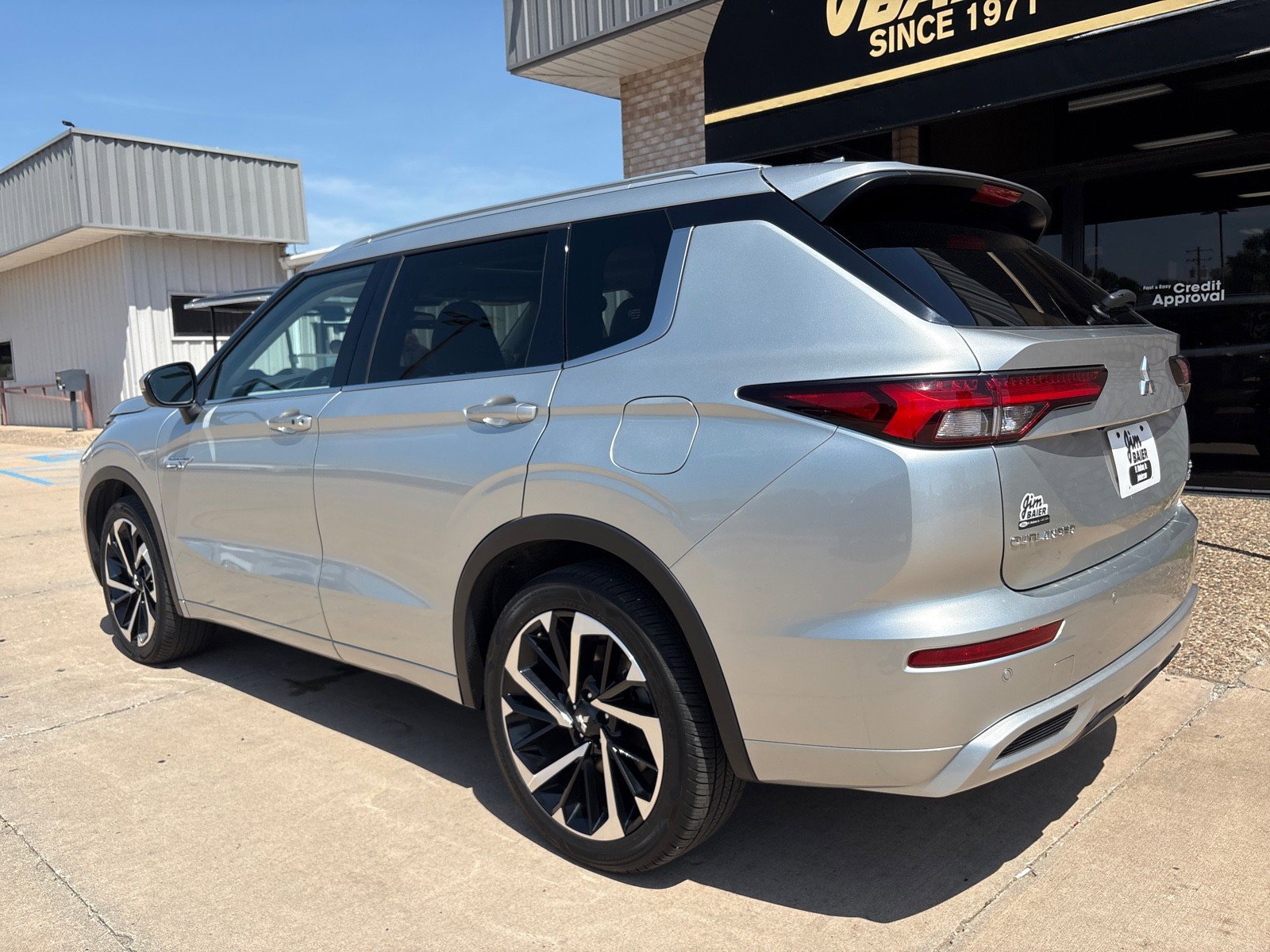 Used 2024 Mitsubishi Outlander 4WD Plug-In Hybrid image 13