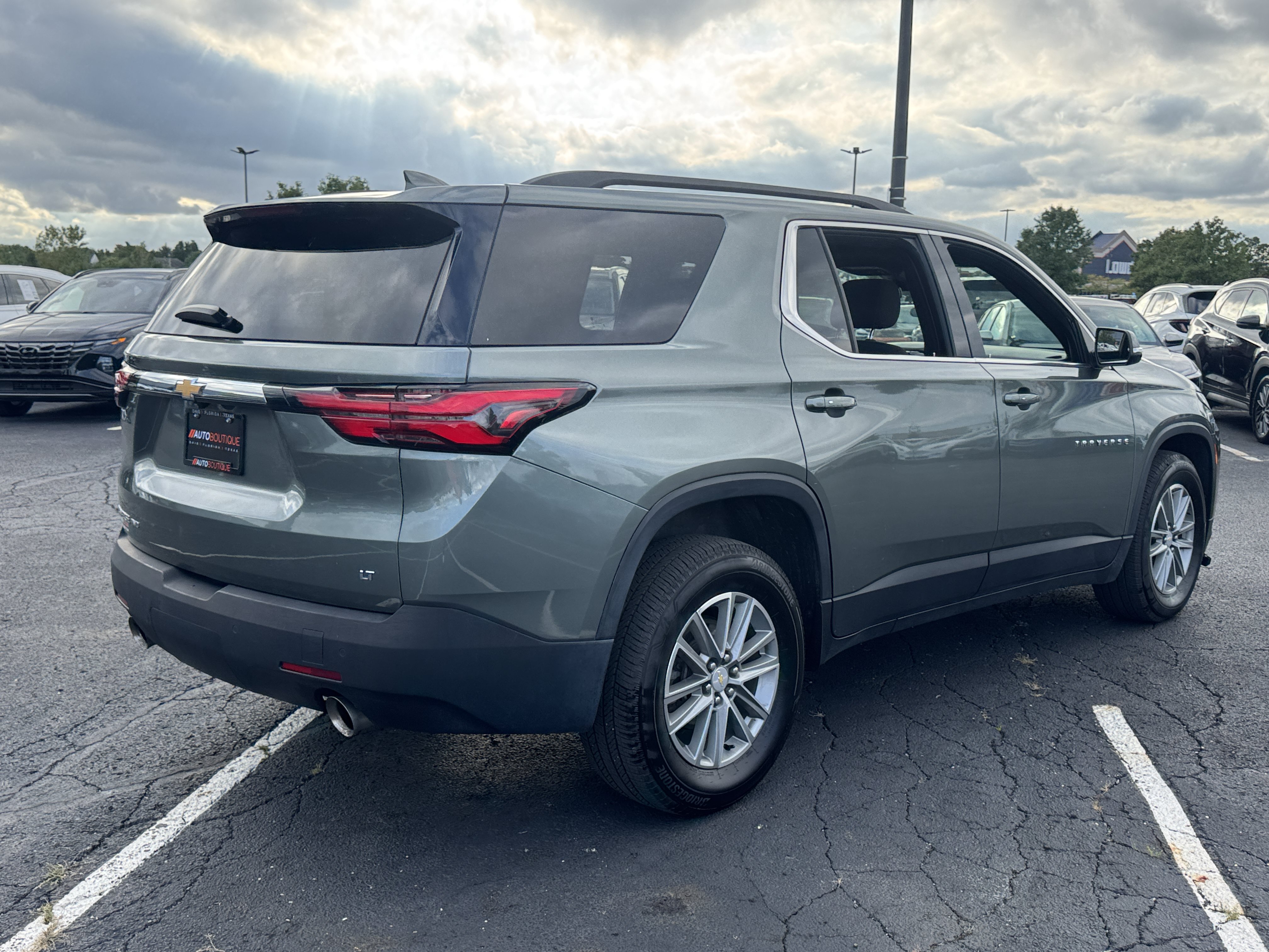 Used 2023 Chevrolet Traverse LT w/ LPO, Cargo Package AWD/4WD image 12