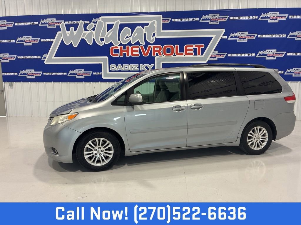 Used 2011 Toyota Sienna XLE image 1