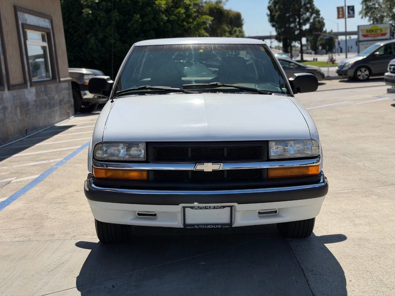 Used 2000 Chevrolet S10 Pickup LS w/ Preferred Equipment Group RWD image 3