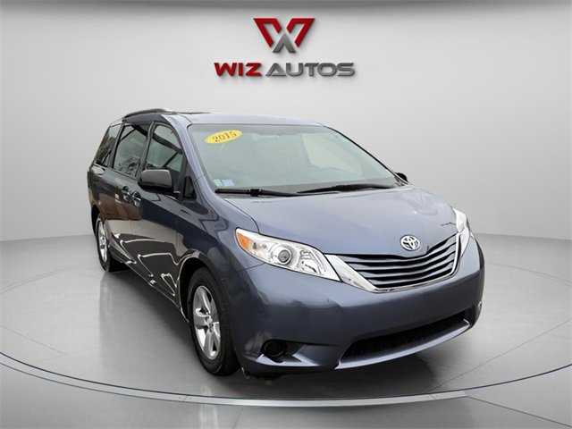 Used 2015 Toyota Sienna LE image 3