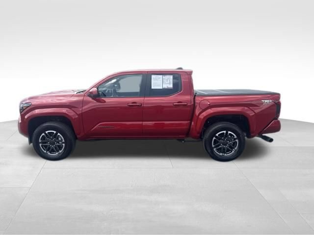 Used 2025 Toyota Tacoma TRD Sport AWD/4WD image 2