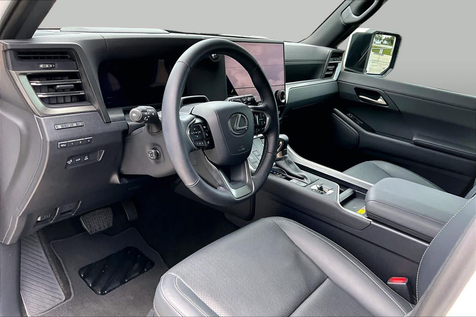Used 2025 Lexus GX 550 w/ Cold Area Package AWD/4WD image 18