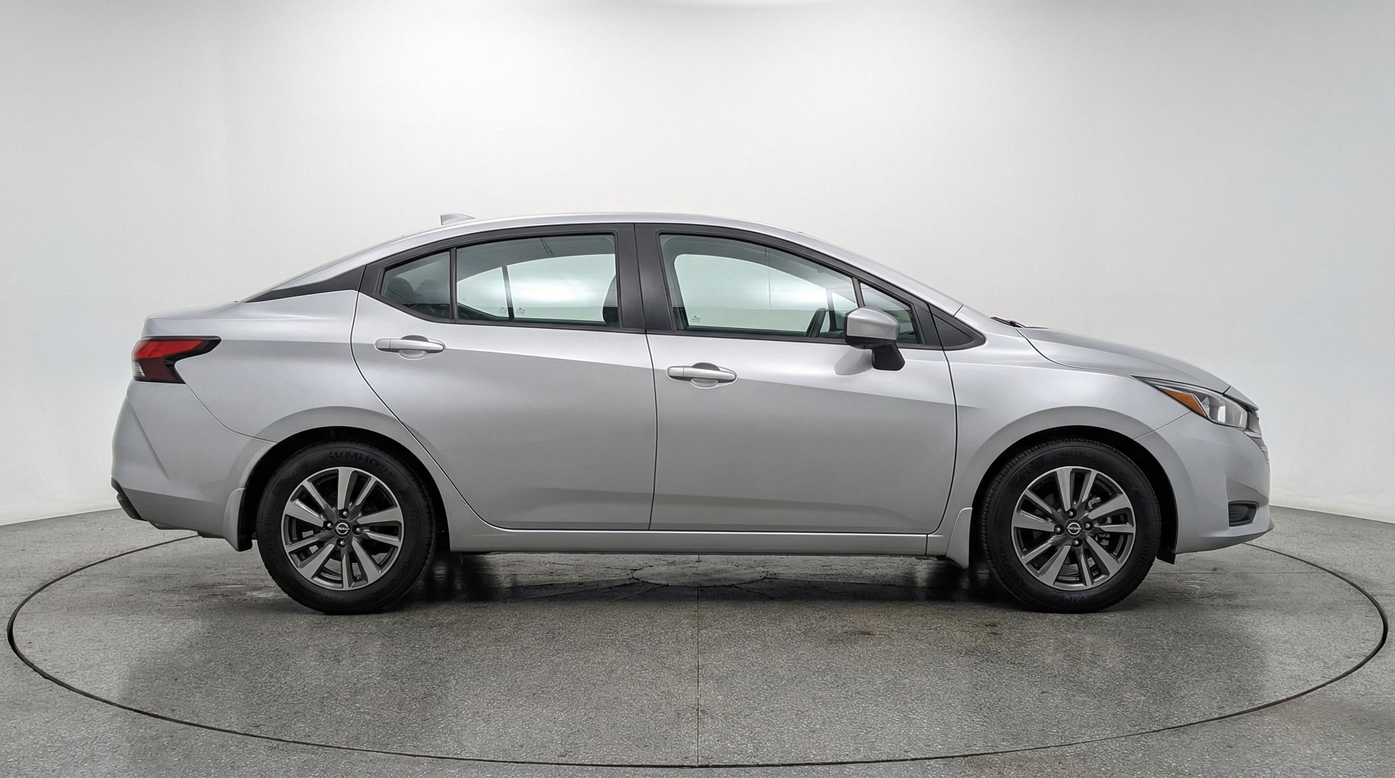 Used 2025 Nissan Versa SV FWD image 11