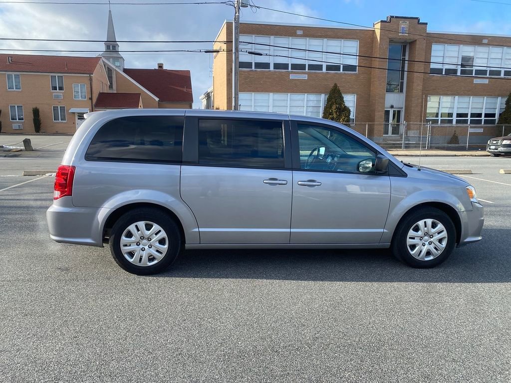 Used 2018 Dodge Grand Caravan SE w/ UConnect Hands-Free Group image 4