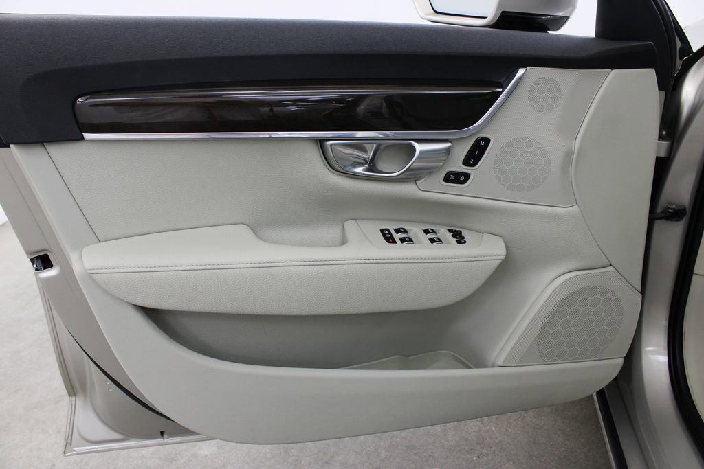 Used 2018 Volvo S90 T5 Momentum w/ Convenience Package image 18