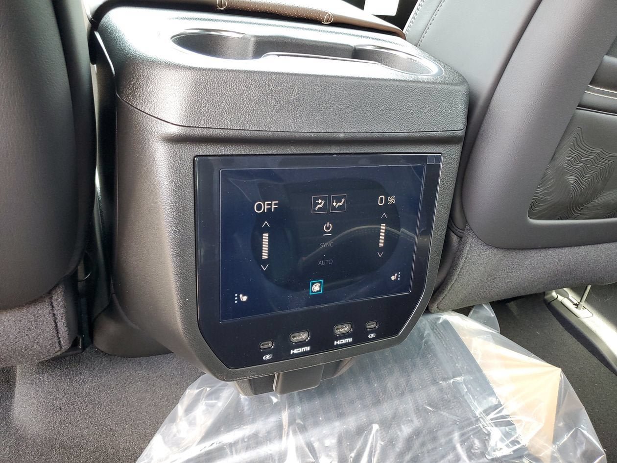 New 2026 GMC Yukon XL Denali Ultimate AWD/4WD image 16
