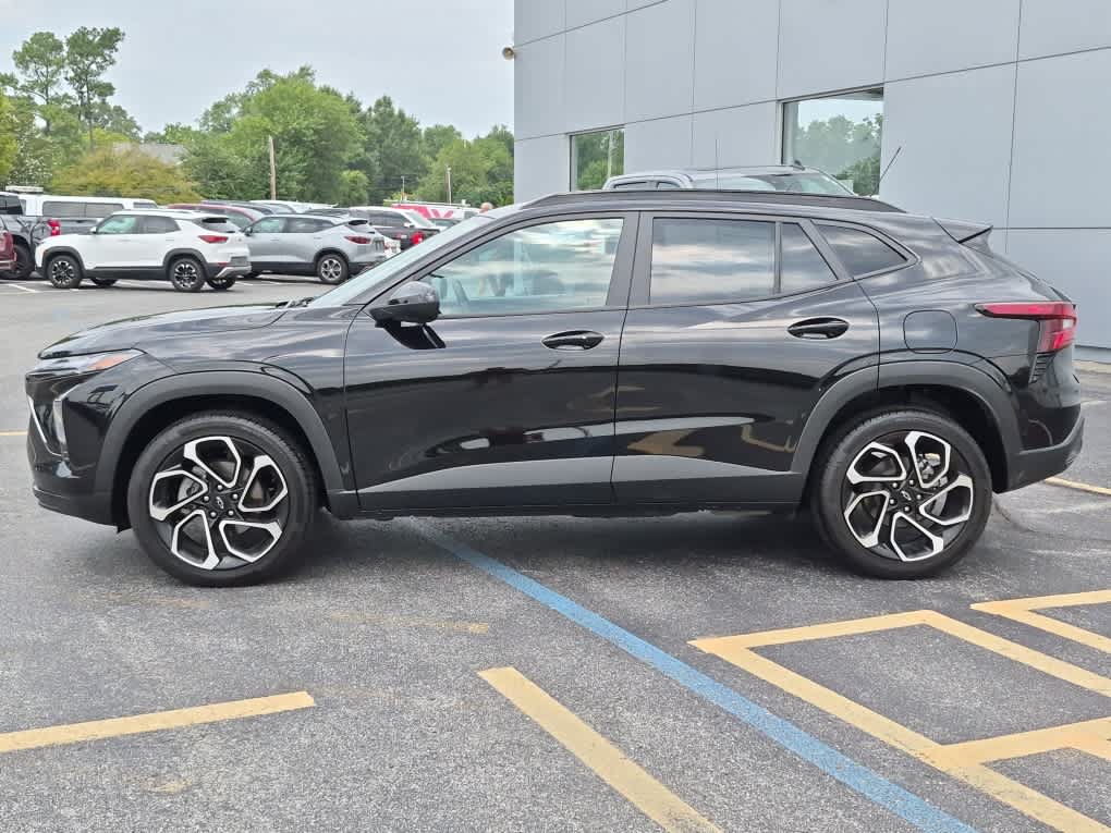 Used 2025 Chevrolet Trax RS w/ Driver Confidence Package FWD image 5