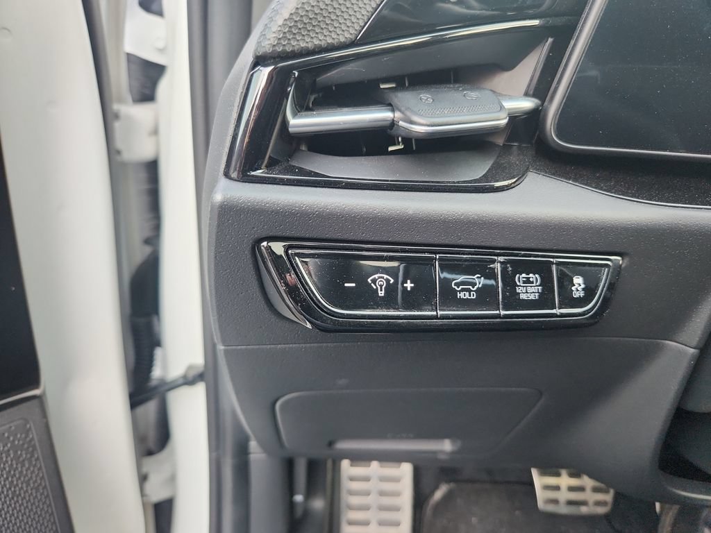 Certified 2024 Kia Niro SX Touring FWD image 14