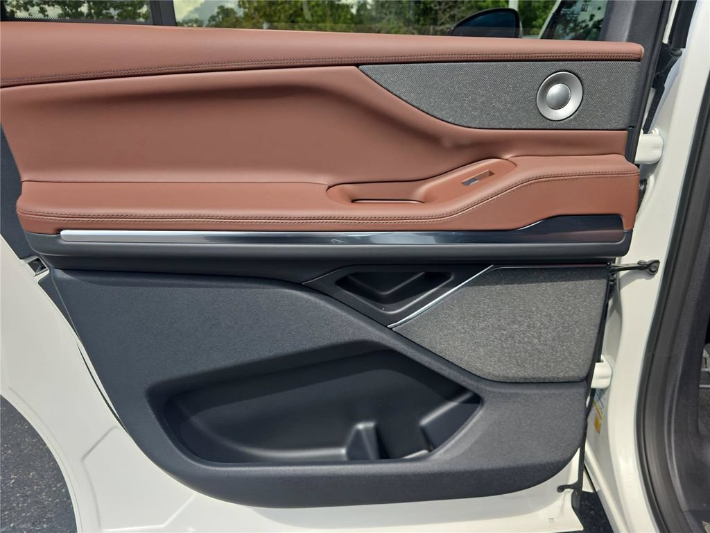 New 2027 Lincoln Navigator L Reserve RWD image 10