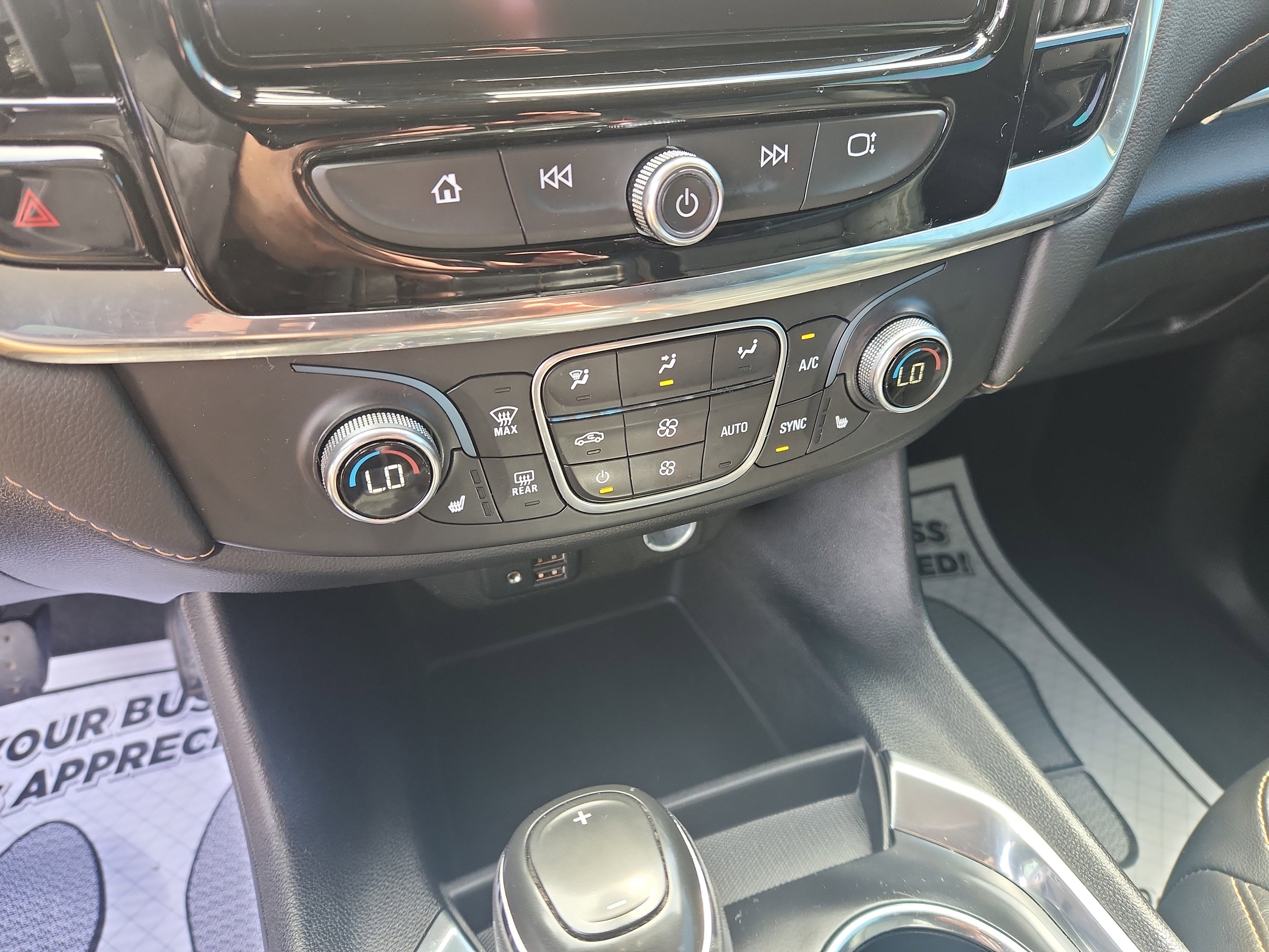 Used 2020 Chevrolet Traverse LT w/ LT Premium Package image 34