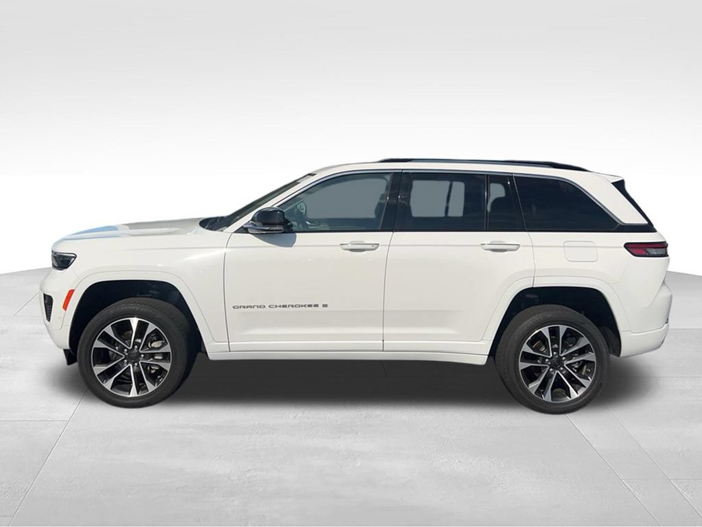 Used 2023 Jeep Grand Cherokee Overland w/ Luxury Tech Group IV AWD/4WD image 6