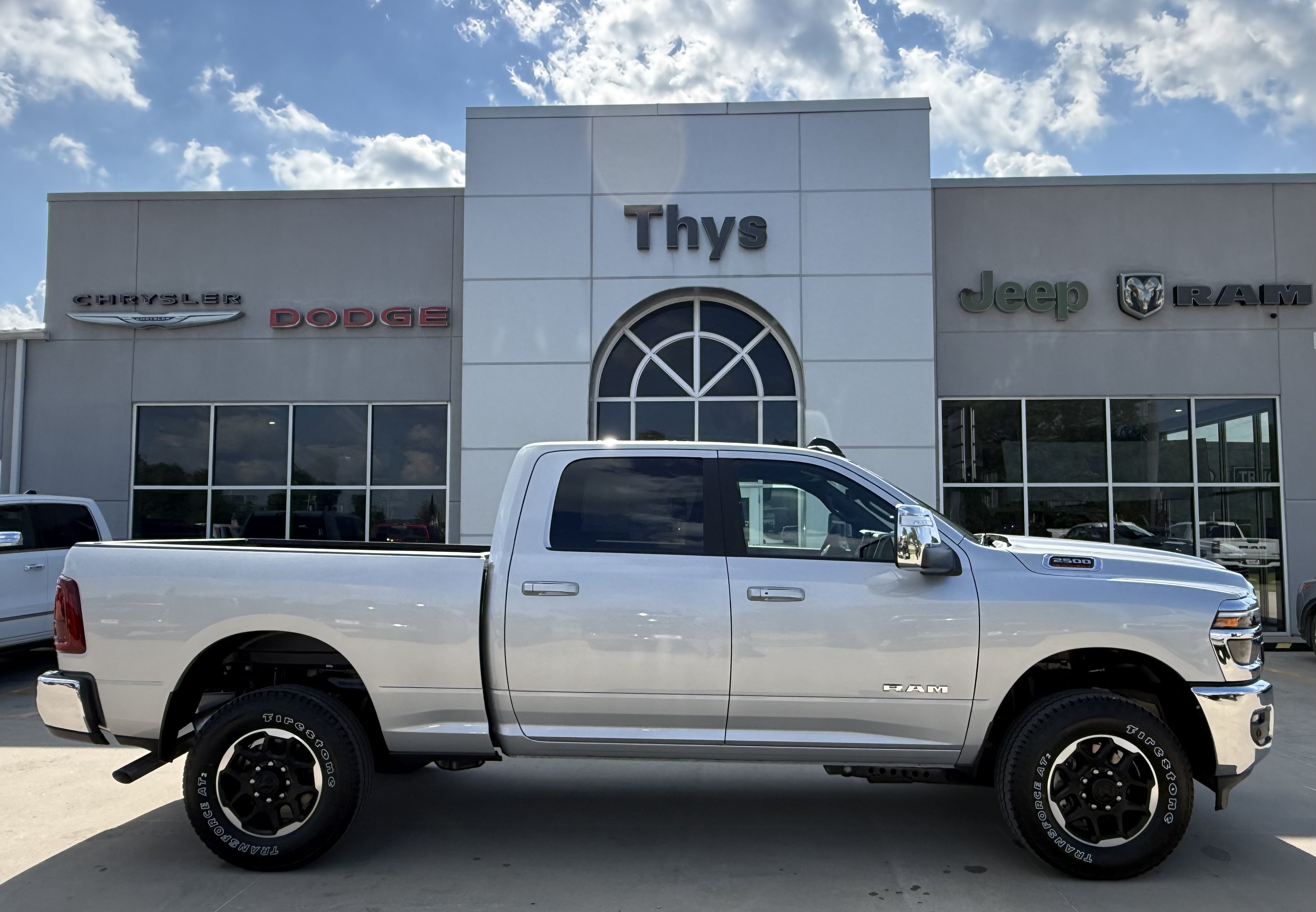 New 2026 RAM 2500 Laramie AWD/4WD image 31